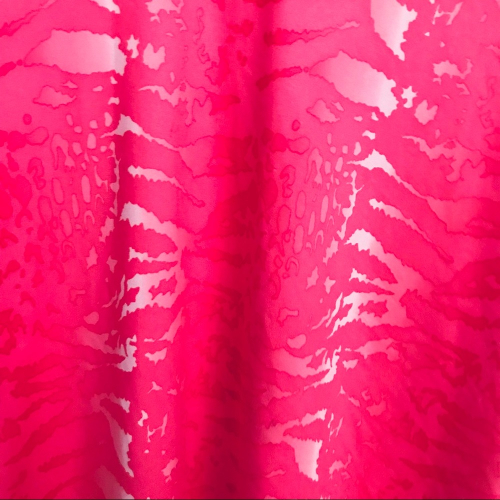 UNDER ARMOUR hot pink print performance top - Picture 5 of 7